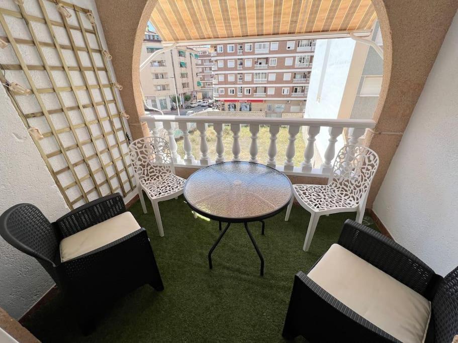 Nice And Central Apartment Torrevieja Exterior foto